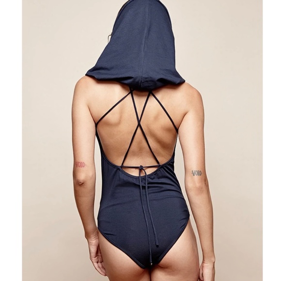 ZhenNymph Star Anise Open Back/Across Shoulders Bodysuit - Picture 2 of 4